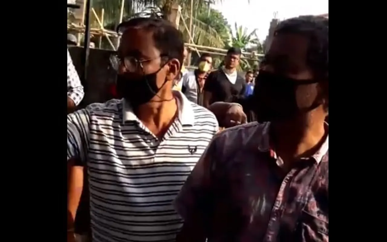 লকডাউনত মাছেৰে এসাঁজ খোৱাৰ হেপাঁহঃ পুৱা ৫ বজাৰ পৰা ধৰিলে লাইন…VIDEO