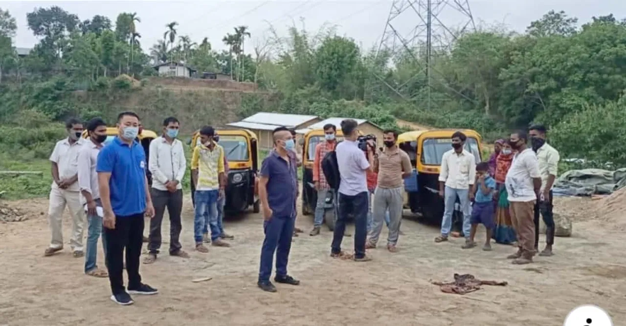 ডিমাপুৰত লকডাউনত অসহায় বিহাৰৰ অটো চালকঃ নিজৰ অটো ৰিক্সাৰে বিহাৰলৈ যাত্ৰা ৩০টা পৰিয়ালৰ…