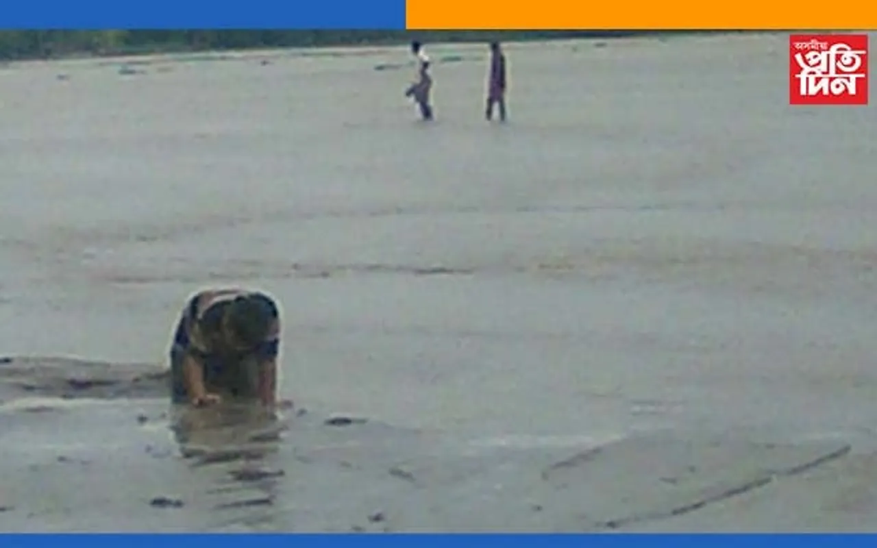 ছিঙিল চেঁচা-দিহিৰি নদীৰ মাথাউৰি, পানীত বুৰ গ’ল বিস্তৃত অঞ্চল…