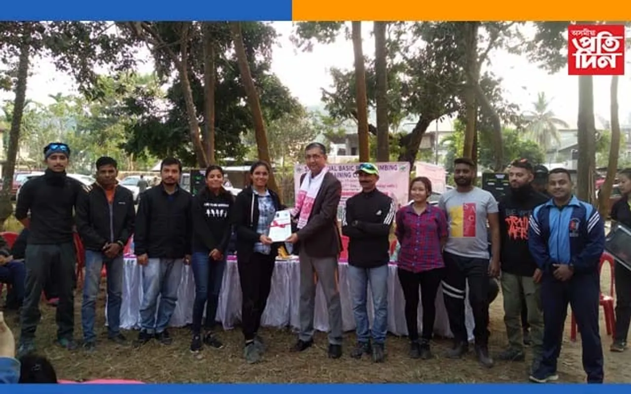 অসম ৰাজ্যিক চিৰিয়াখানাত ৫৫ সংখ্যক বাৰ্ষিক শৈলাৰোহণ প্ৰশিক্ষণ শিৱিৰৰ শুভাৰম্ভ...