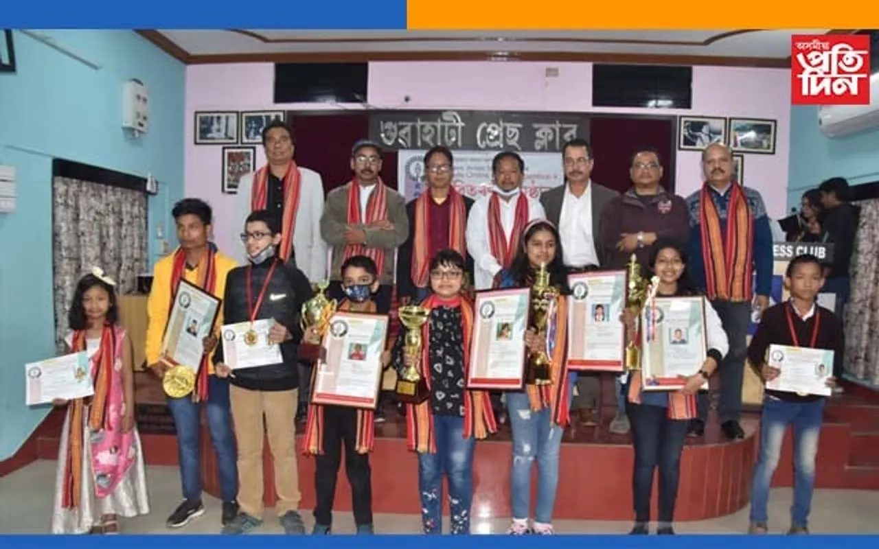 বেংগালুৰুৰ পৰা আহি গুৱাহাটীত  “এথনিক আটিষ্ট ছ’চাইটীৰ” বঁটা ল’লেহি কণমানি স্বৰ্ণালী সিনহাই…