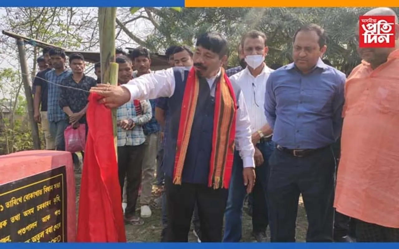 নিৰ্বাচনী অধিসূচনা জাৰি হ’বলৈ কেইদিনমান বাকী থাকোতে বােকাখাতত মন্ত্রী অতুল বৰাৰ ব্যাপক আধাৰশিলা স্থাপন অভিযান…