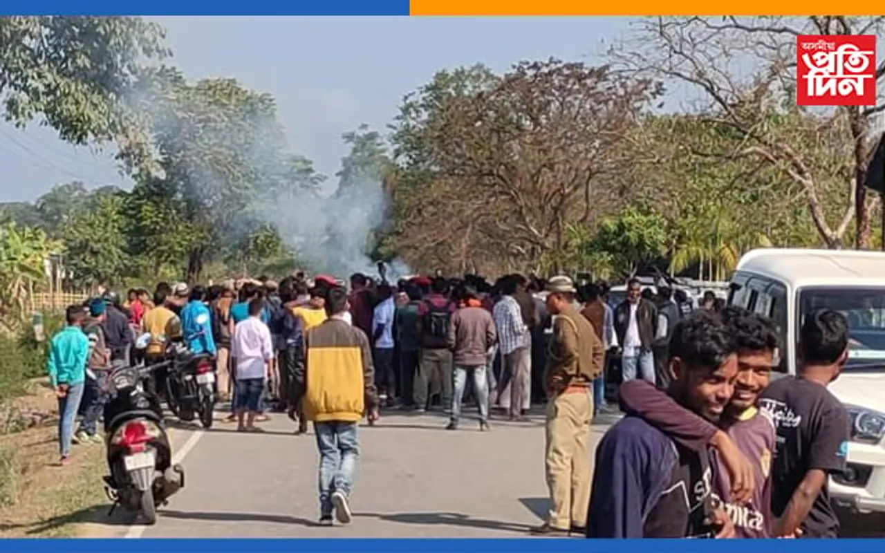 অৰুণাচলপ্ৰদেশত গুলীচালনাঃ গুৰুতৰভাৱে আহত দুজন, দুৰ্বৃত্তক গ্ৰেপ্তাৰৰ দাবীত আদিবাসী ছাত্ৰ সন্থাৰ প্ৰতিবাদ…