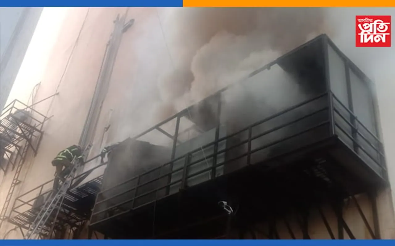 মহানগৰীৰ চেন্ট্ৰেল মলত সংঘটিত ভয়ংকৰ অগ্নিকাণ্ড…
