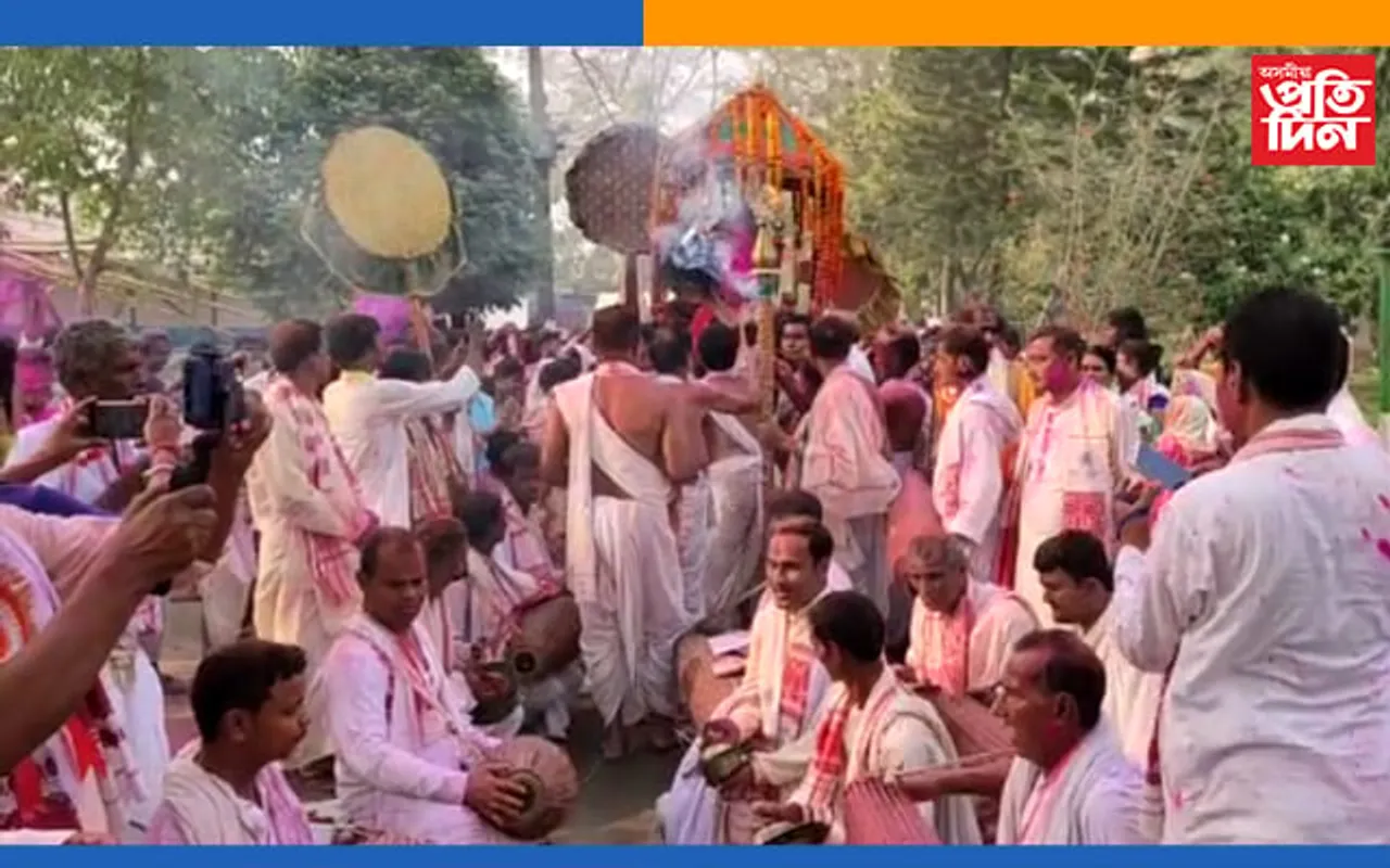 উদুলি-মুদুলি গুৰুজনাৰ জন্মস্থান বটদ্রৱাৰ শ্ৰীকৃষ্ণৰ দৌল উৎসৱ