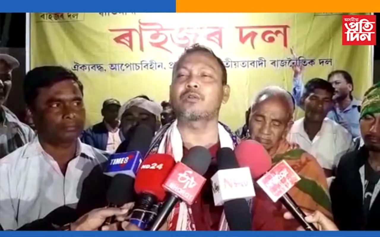 ৬৩ নং চাপাগুৰিত তুংগত উঠিছে ৰাইজৰ দলৰ প্ৰাৰ্থী সুজন দাসৰ নিৰ্বাচনী প্ৰচাৰ