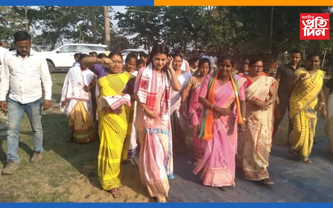 পীয়ুষ হাজৰিকাক নিৰ্বাচনত জয়ী কৰিবলৈ অভিনেত্ৰী আইমী বৰুৱাৰ প্ৰচাৰ