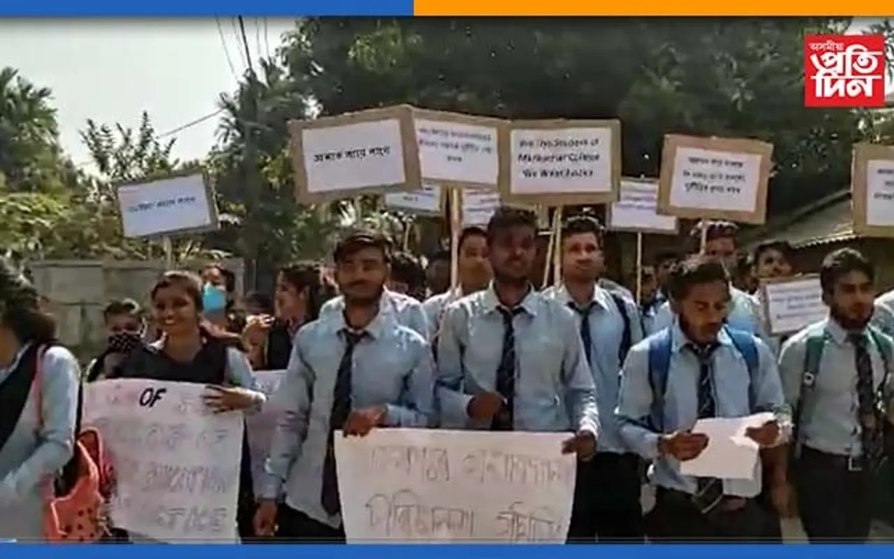 মানকাচৰ মহাবিদ্যালয় উত্তপ্ত পৰিস্থিতি,নতুন অধ্যক্ষ বাছনিক লৈ শিক্ষাৰ্থীৰ প্ৰতিবাদ…