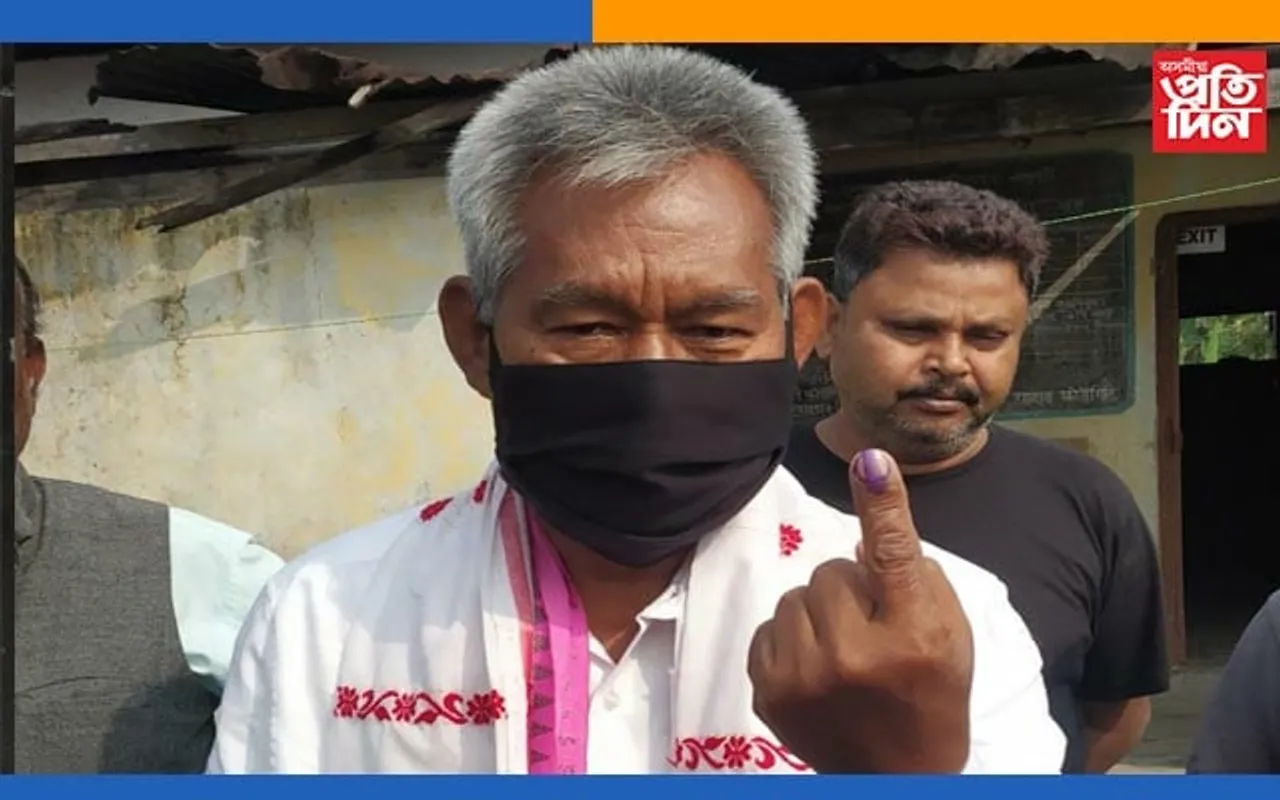 ওদালগুৰি বিধানসভা সমষ্টিৰ ইউপিপিএল প্ৰাৰ্থী গোবিন্দ চন্দ্ৰ বসুমতাৰীৰ ভোটদান…