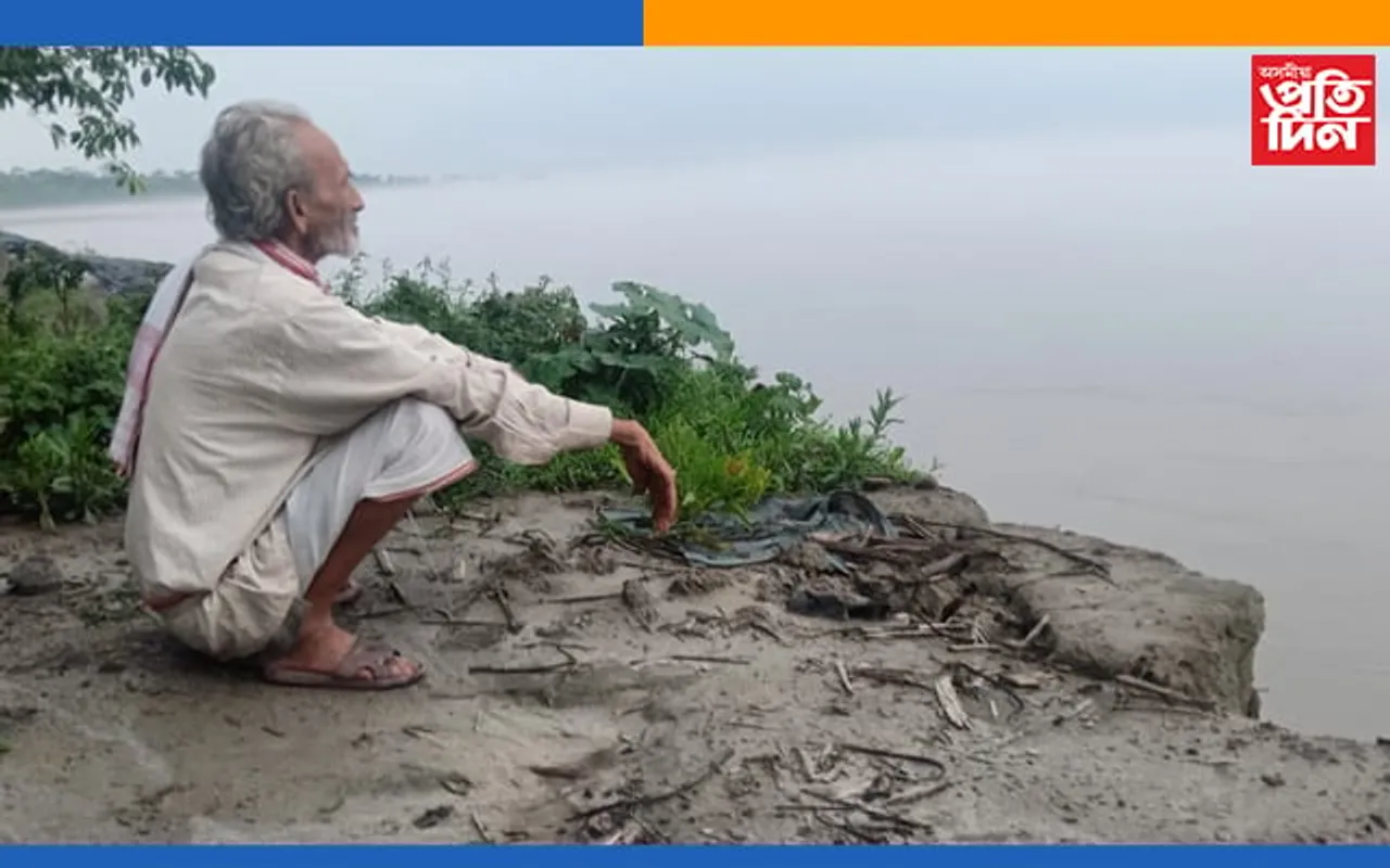 মাজুলীত খহনীয়াৰ তীব্ৰ ৰূপঃ  জাহ গৈছে বহু বিঘা মাটি, কাণষাৰ নাই ব্ৰহ্মপুত্ৰ ব’ৰ্ড, জলসম্পদ বিভাগৰ