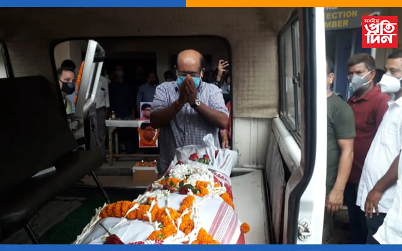 বিদায় লক্ষ্য! অশ্ৰুসিক্ত নয়নেৰে অসমীয়া প্ৰতিদিনৰ সতীৰ্থই চিৰ বিদায় দিলে দুৰ্ঘটনাত মৃত্যু হোৱা সংবাদকৰ্মীক