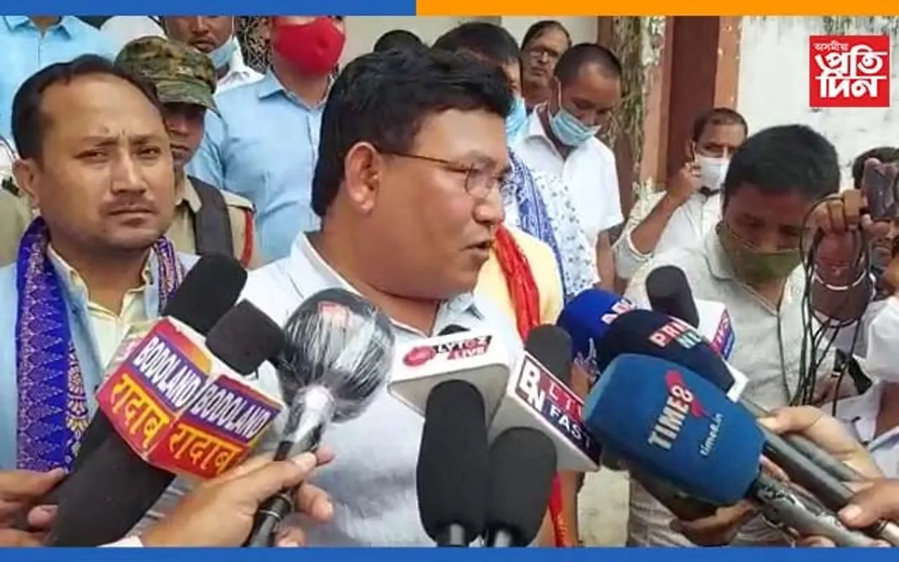 কোকৰাঝাৰ আৰু চিৰাং জিলাৰ ২৪০ গৰাকী হাইস্কুল টেট উত্তীৰ্ণ প্ৰাৰ্থীক নিযুক্তি পত্ৰ বিতৰণ…