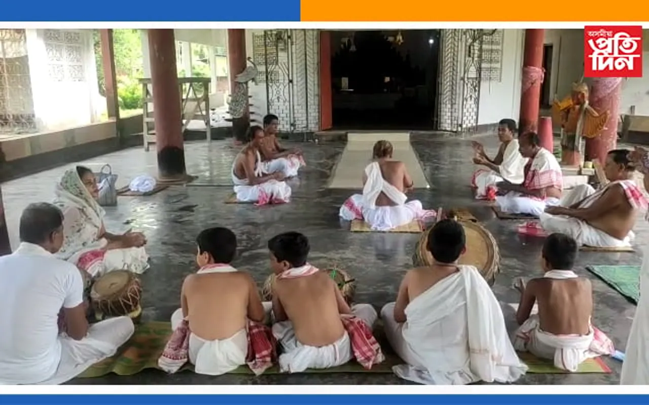 বটদ্রৱা থান আৰু ঐতিহাসিক ক’ৰচোং সত্রত শ্রীকৃষ্ণৰ জন্মাষ্টমী উদযাপন…