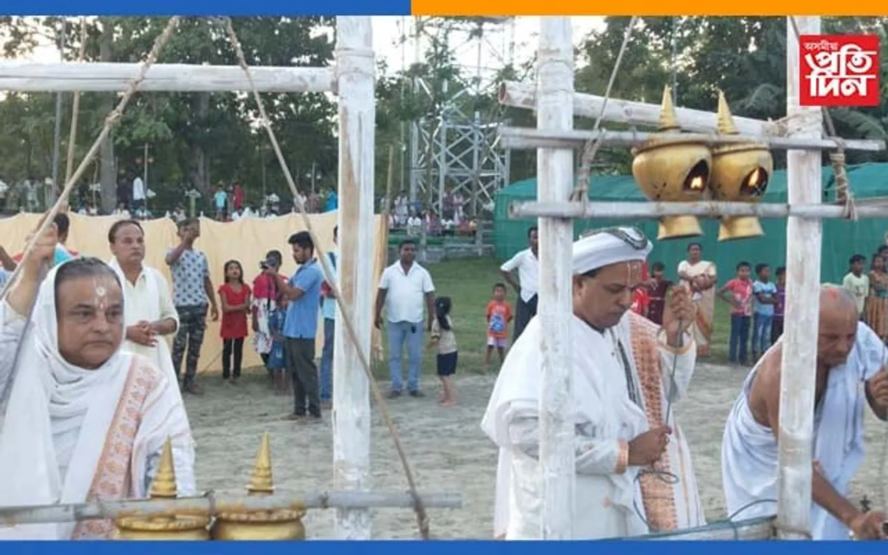 ৩৬৮ বছৰীয়া পৰম্পৰাৰে শ্ৰীশ্ৰী আউনীআটী সত্ৰৰ ২১জোৰা আকাশ বন্তিয়ে পোহৰালে আকাশ…
