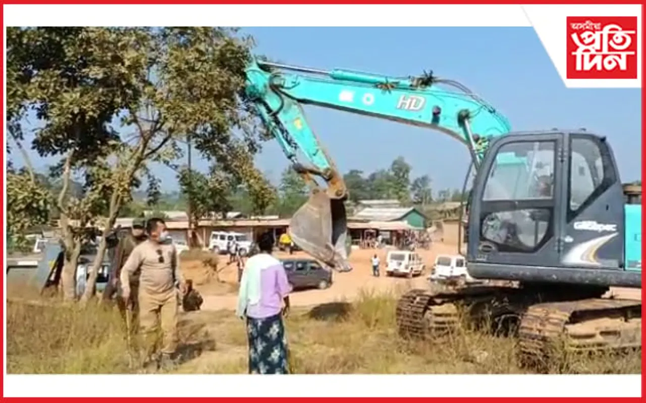 চাৰিলেন যুক্ত পথ নিৰ্মাণৰ নামত উচ্ছেদঃ ক্ষতিপূৰণ নিদিয়াকৈয়ে উচ্ছেদ কৰাৰ অভিযোগ উচ্ছেদিতৰ…