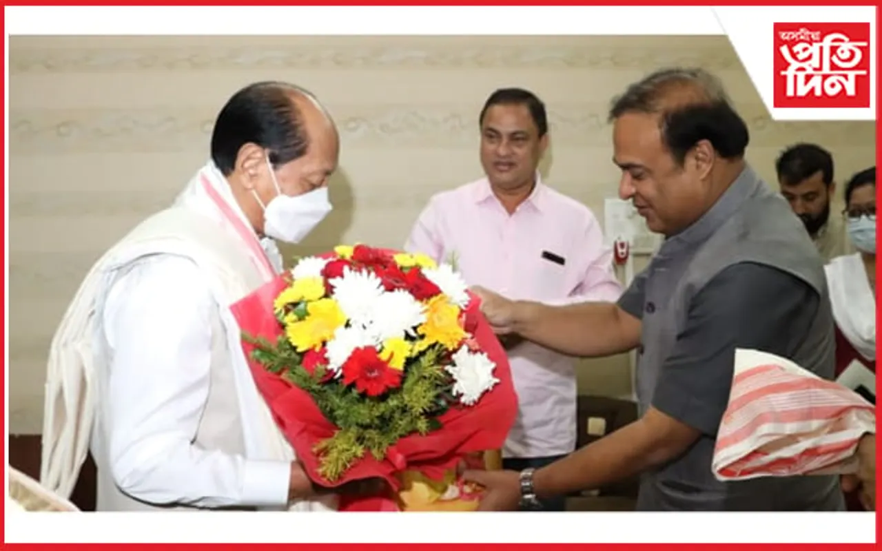 ১০ মিনিটত কি কথা পাতিলেঃ যোৰহাটত বন্ধ কোঠাত নগালেণ্ডৰ মুখ্যমন্ত্ৰীৰে মিলিত হ’ল হিমন্ত বিশ্ব শৰ্মা…