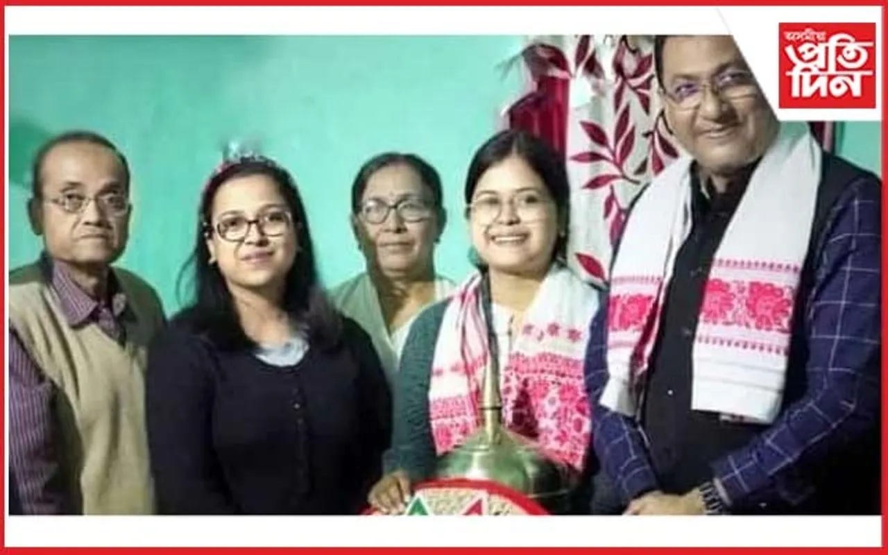 কৃৰ্তি ছাত্ৰীক সম্বৰ্ধনা বিধায়ক ৰূপক শৰ্মাৰ…