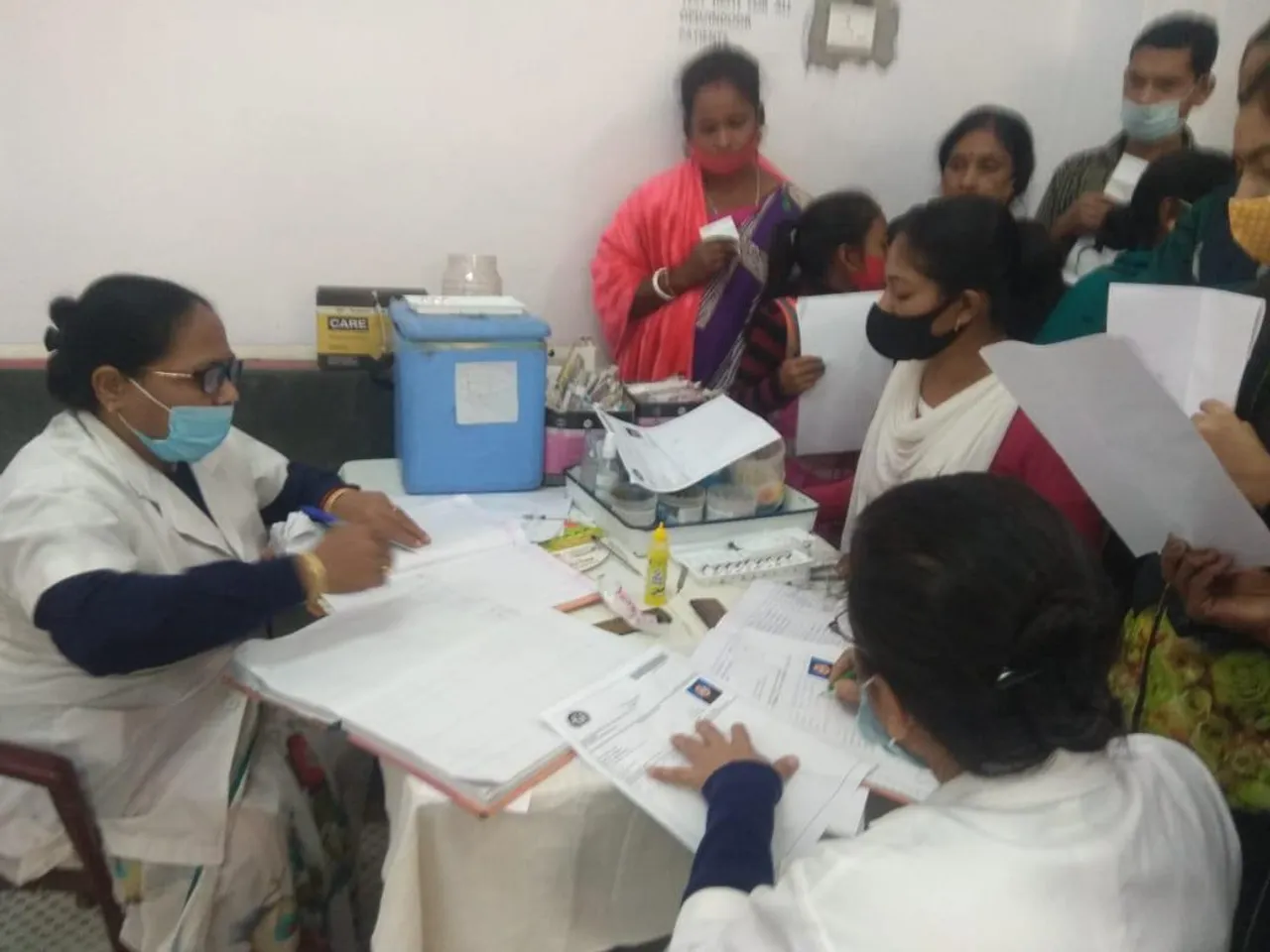 গাই গৰুক লৈ আতংকিত গঞাই ঢাপলি মেলিছে চিকিৎসালয়লৈ