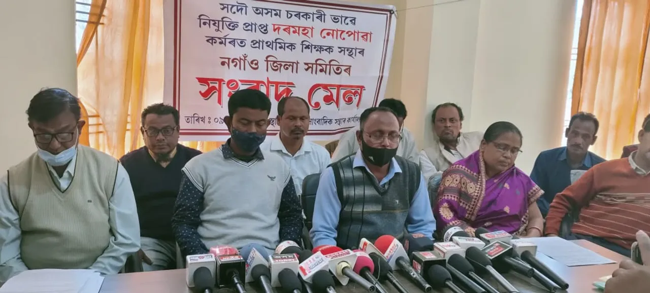 ২০/২৫ বছৰে বিনা বেতনে কৰ্মৰত হৈ থকা শিক্ষকৰ ক্ষোভ, চৰকাৰলৈ কাতৰ অনুৰোধ…