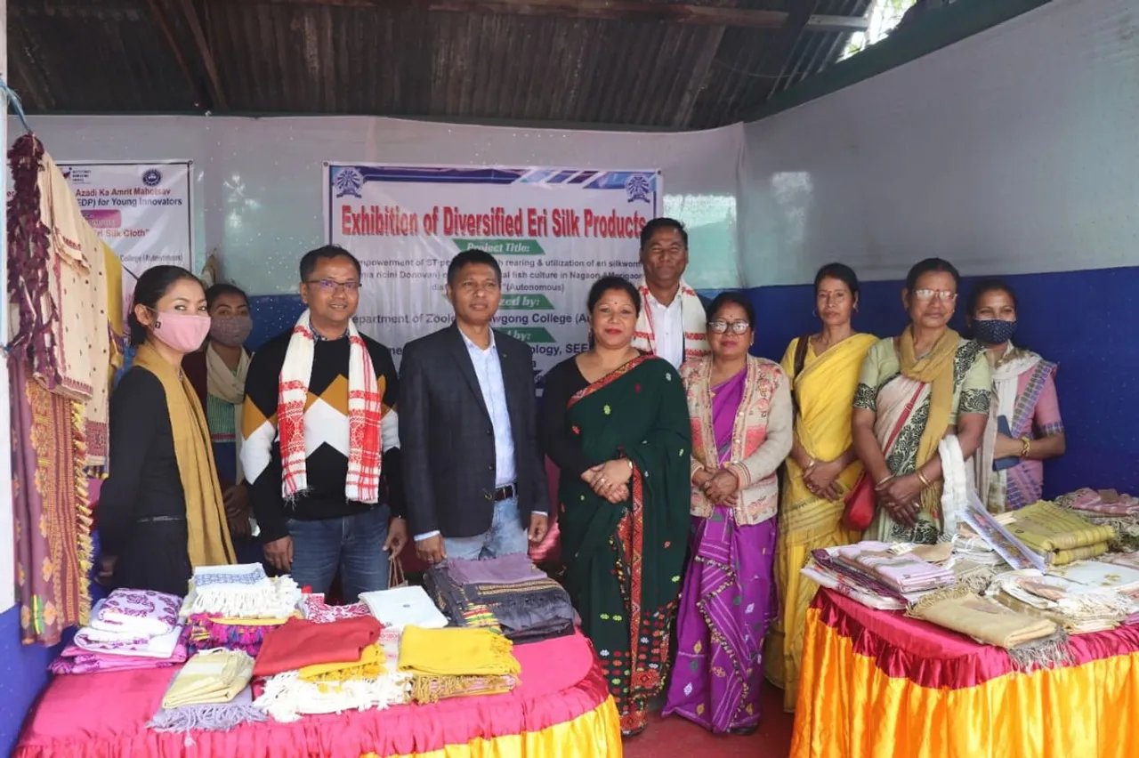 কেঁচা সোণৰ গহণা আৰু প্ৰাকৃতিক ৰঙেৰে প্ৰস্তুত কৰা এৰি বস্ত্ৰৰ উদ্যামিতা মেলা…