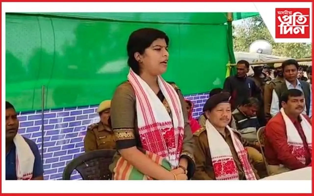 মানকাচৰৰ চৰ কুকুৰমাৰাত চোৰাং গৰু সৰবৰাহৰ বিৰুদ্ধে আৰক্ষীৰ সজাগতা সভা…