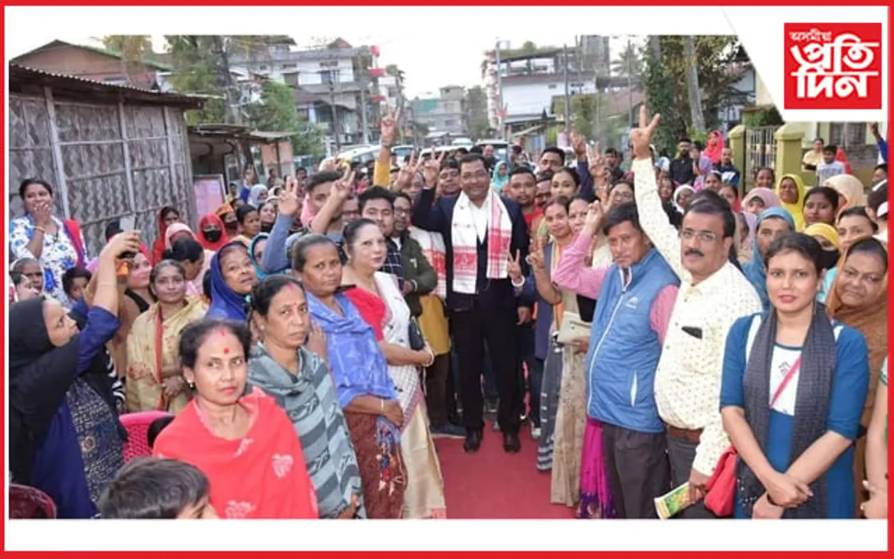 নগাঁও পৌৰসভাৰ নিৰ্বাচনী যুঁজ অব্যাহতঃ দলীয় প্ৰাৰ্থীক লৈ ৰনক্ষেত্ৰত বিজেপি, কংগ্ৰেছৰ বাঘা বাঘা নেতাৰ প্ৰচাৰ…