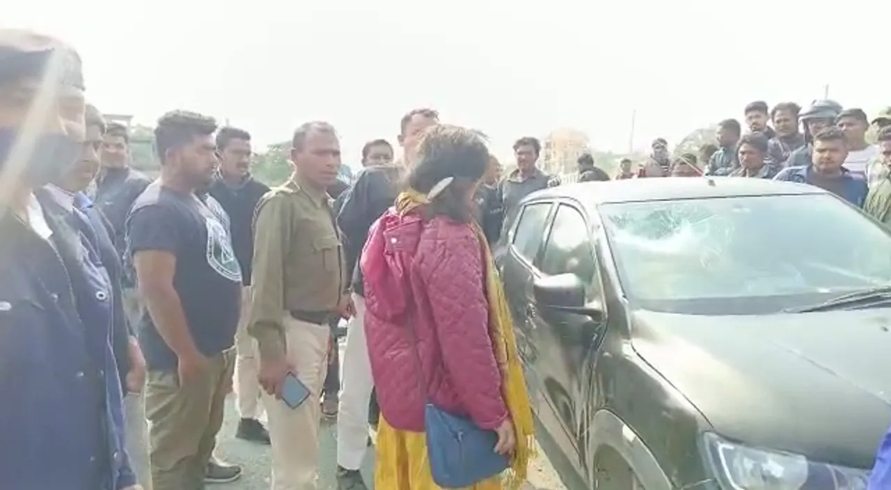 গাভৰুৰ প্ৰেমত মচগুল স্বামীক ৰাজপথতে গুৰুলা-গুৰুলকৈ প্ৰহাৰ পত্নীৰ
