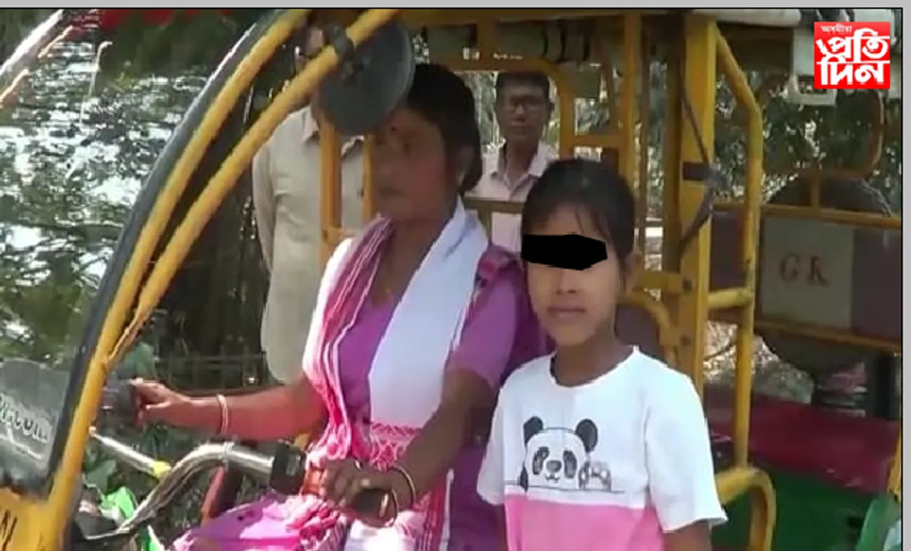 ই-ৰিক্সা চলাই পৰিয়াল পোহপাল দিয়া দুটি সন্তানৰ মাতৃ তথা স্বামীহীনা ইলা ডেকা বহুতৰ বাবে প্ৰেৰণা…