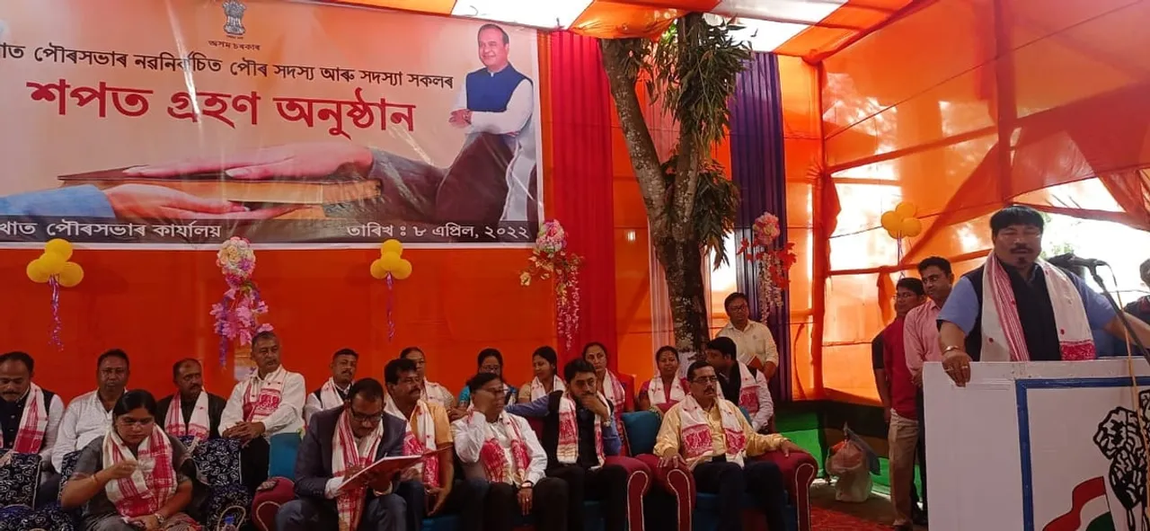 বোকাখাত পৌৰসভাৰ নৱ নিৰ্বাচিত সমিতিৰ শপতগ্ৰহণ…