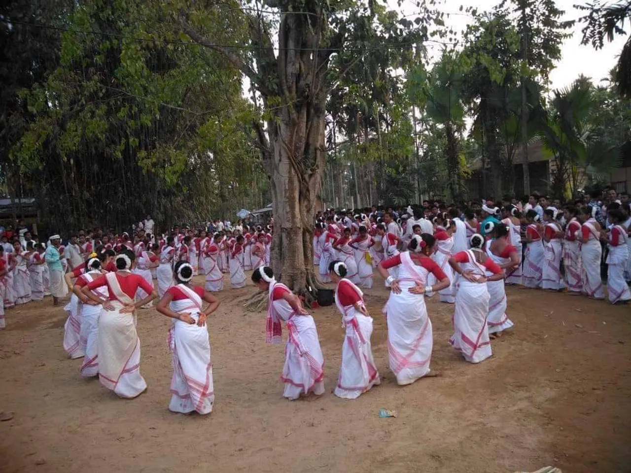 মৰাণ জনগোষ্ঠীৰ ৰঙালী বিহু;  গাঁৱে-ভূঁঞে ব্যাপক প্ৰস্তুতি