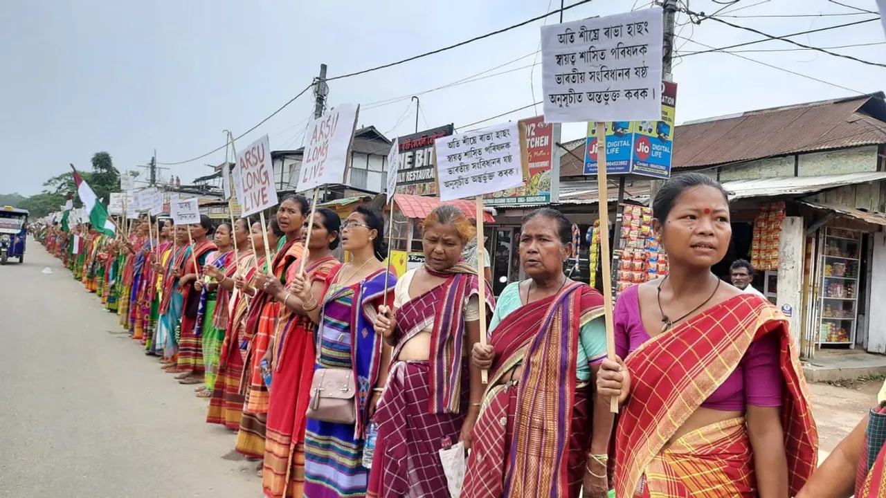 ৰাভা হাছং পৰিষদক ষষ্ঠ অনুসূচীত অন্তৰ্ভুক্তিকৰণৰ দাবীত দুধনৈ-ধূপধৰা-শোলমাৰীত মানৱ শৃংখল