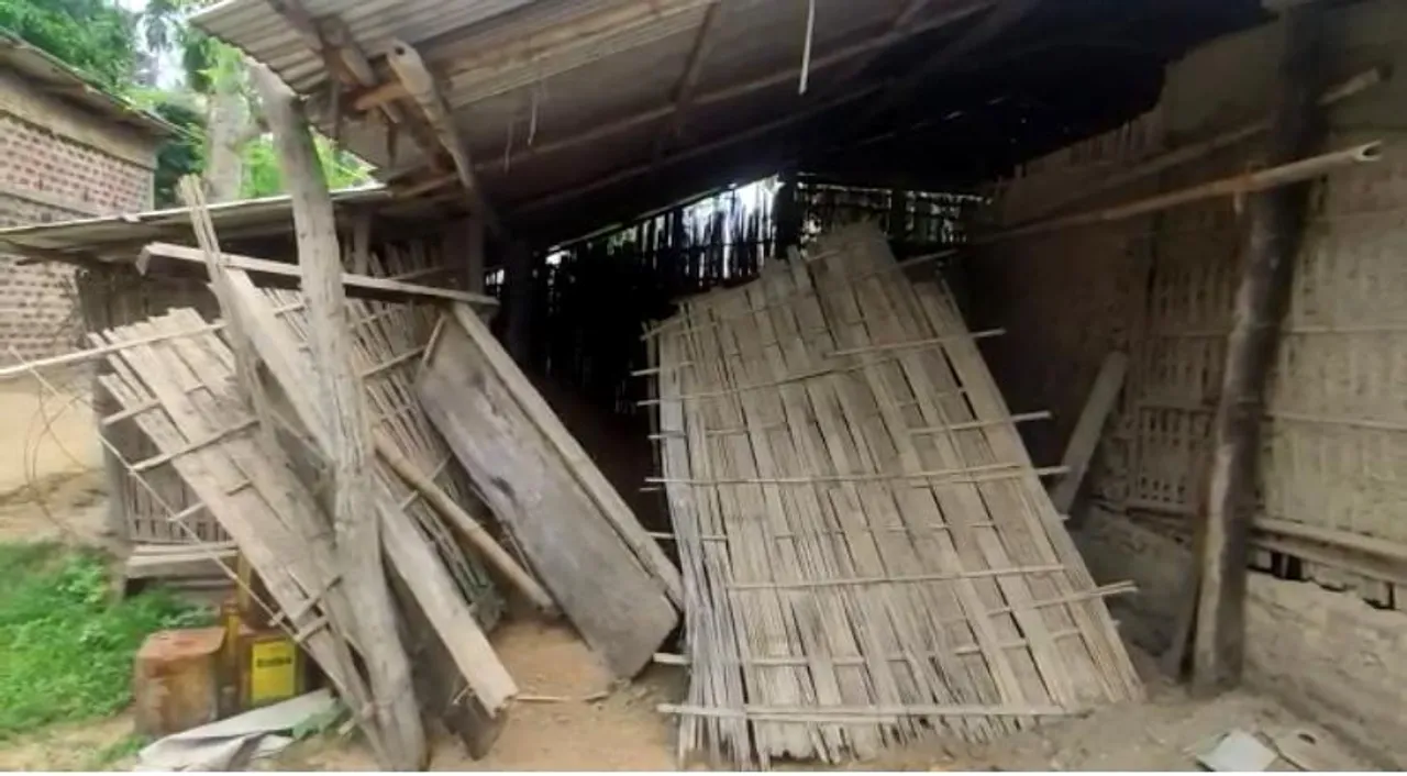 ৰহাত বনৰীয়া হাতীয়া ভাঙিলে কেইবাটাও বাসগৃহ