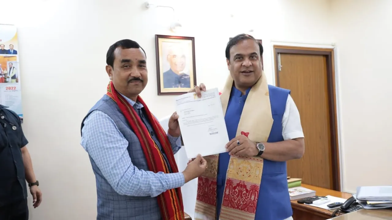 চৰাইদেউত চুকাফা বিশ্ববিদ্যালয়, প্ৰতিমূৰ্ত্তি স্থাপনৰ দাবী বিধায়ক ধৰ্মেশ্বৰ কোঁৱৰৰ…
