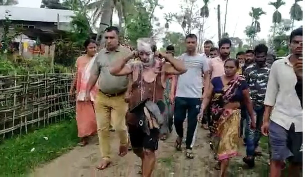 মুখত চূণ সানি,চেণ্ডেলৰ মাল পিন্ধাই উত্তম-মাধ্যম ৰাইজৰ, কৰিছিল জঘন্য কাণ্ড…