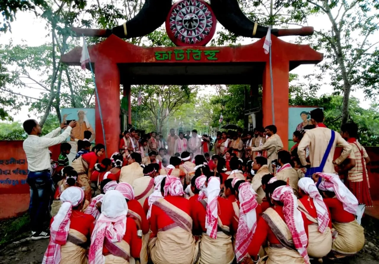 কাইলৈৰ পৰা ফাট বিহুঃ দুবছৰৰ বিৰতিত প্ৰাণ পাইছে মহঘুলি চাপৰিয়ে…