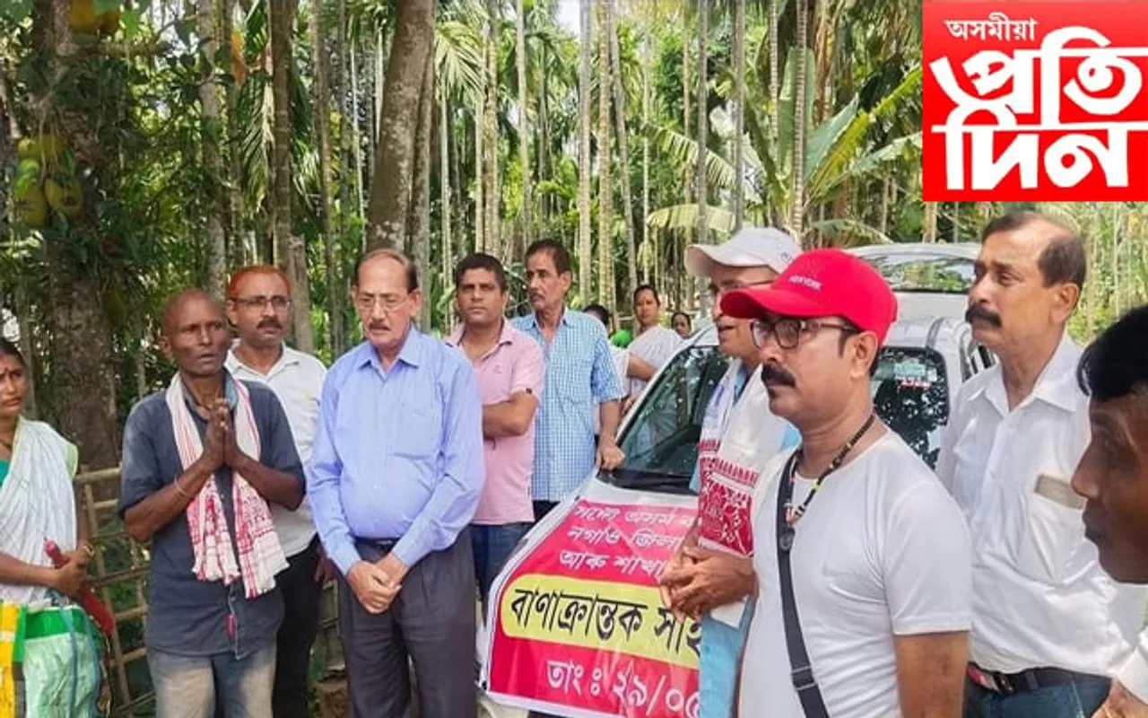 বান শিবিৰত নগাঁও জিলা কবি সন্মিলনৰ বান সাহাৰ্য প্ৰদান