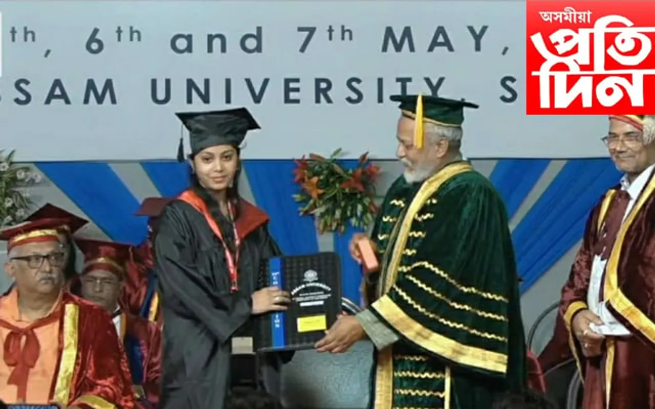 অসম বিশ্ববিদ্যালয়ৰ পৰা নগাঁৱৰ প্ৰণামী শৰ্মাই লাভ কৰিলে সোনৰ পদক…