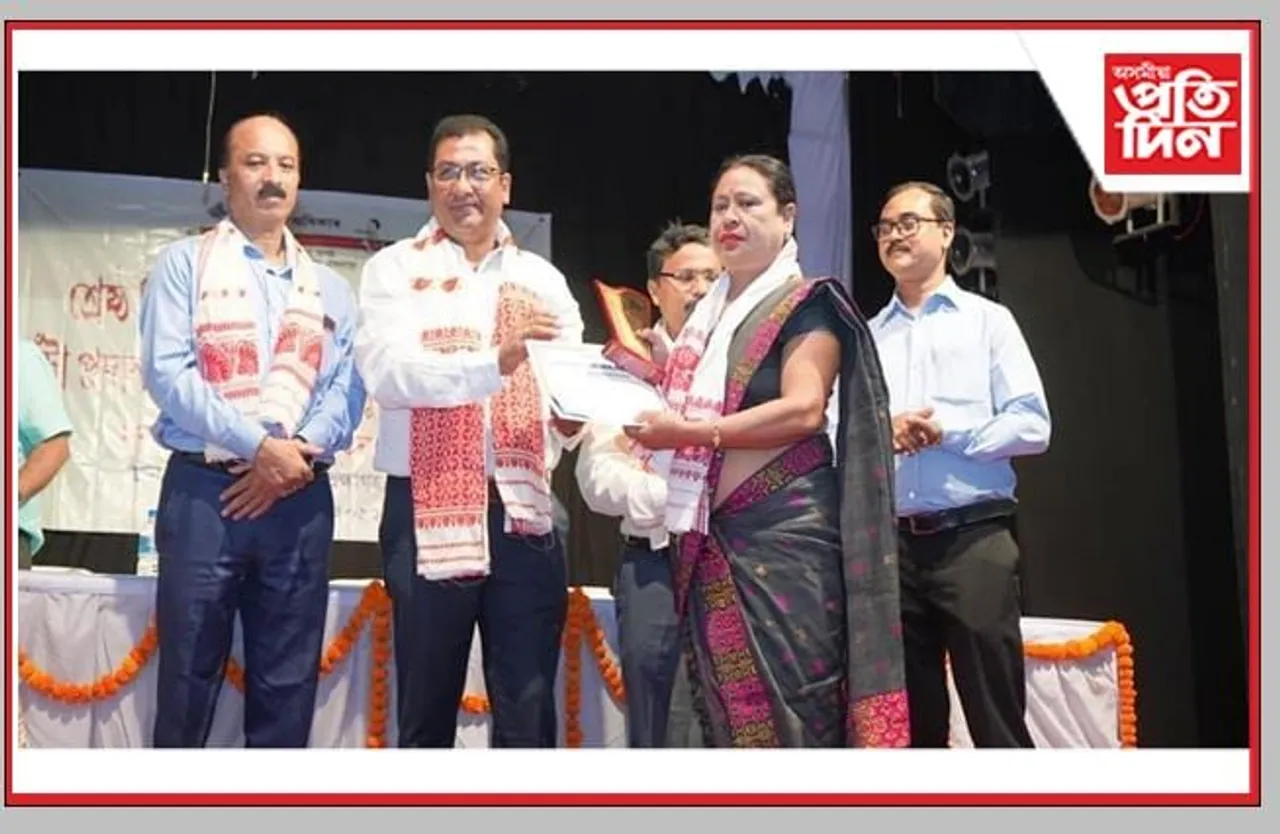 নগাঁৱৰ  ২১১খন বিদ্যালয় পৰিচালনা সমিতিক বঁটা প্ৰদান