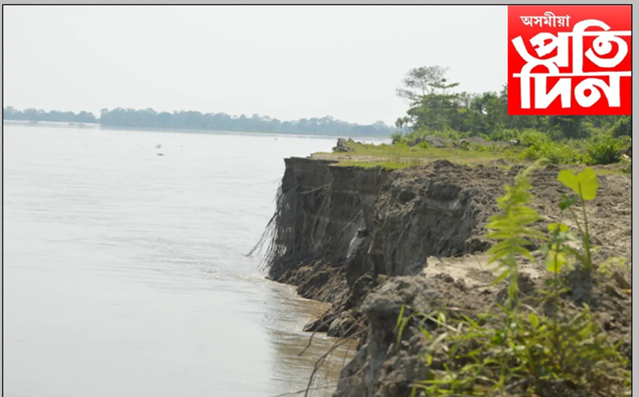 মাজুলীত অব্যাহত খহনীয়া, পুনৰ এখন সত্ৰ নদীৰ বুকুত জাহ যোৱাৰ পথত…