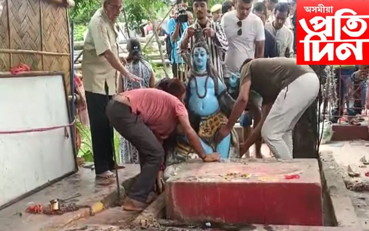 মহানগৰীত চাঞ্চল্য! দুৰ্বৃত্তই ভাঙিলে শিৱ আৰু গনেশৰ মূৰ্তি…