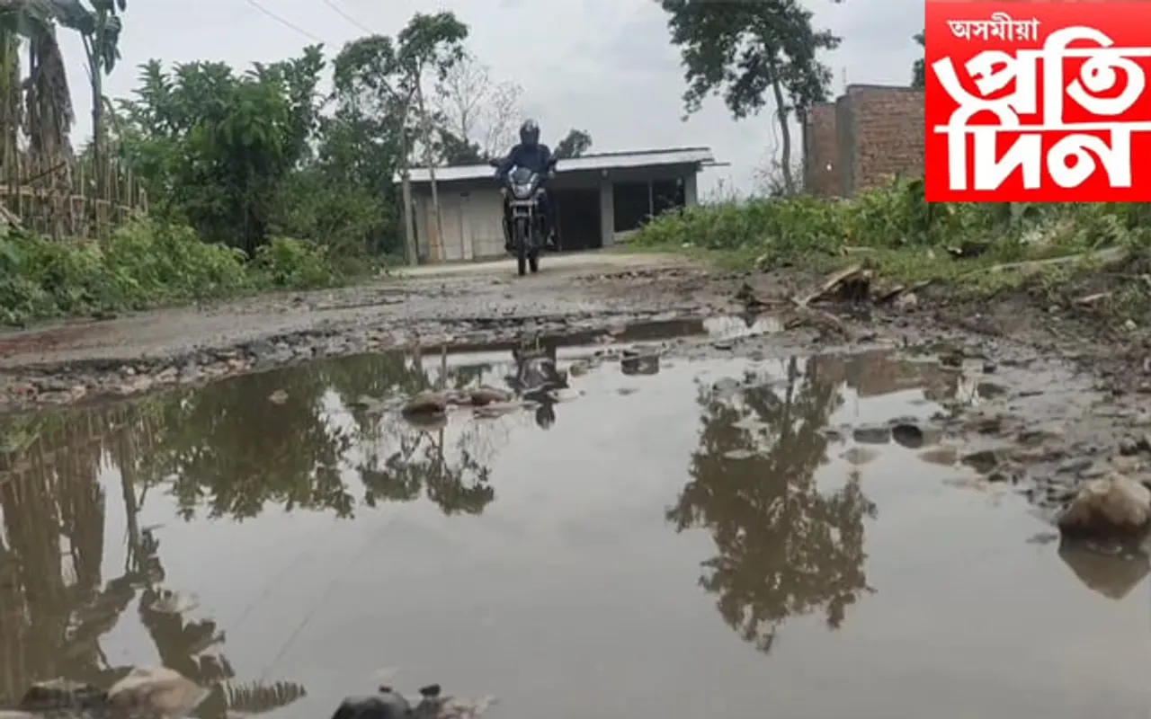 নাৰায়ণপুৰৰ ৰঙতি-বালিপথাৰ-দোৰপাং সংযোগী পথৰ বিদ্ধস্ত ৰূপ…