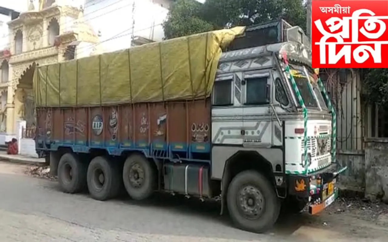 ট্ৰাকৰ খুন্দাত থিতাতে প্ৰাণ গ’ল ৩ বছৰীয়া শিশুৰ…