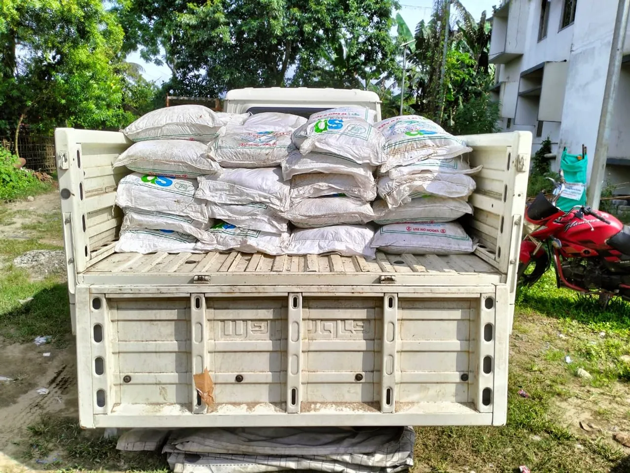 শিৱসাগৰ ৰাষ্ট্ৰীয় ঘাইপথৰ কাষৰ ৰাম দেৱৰ আলু গুডামত  শিৱসাগৰ আৰক্ষীৰ অভিযান…