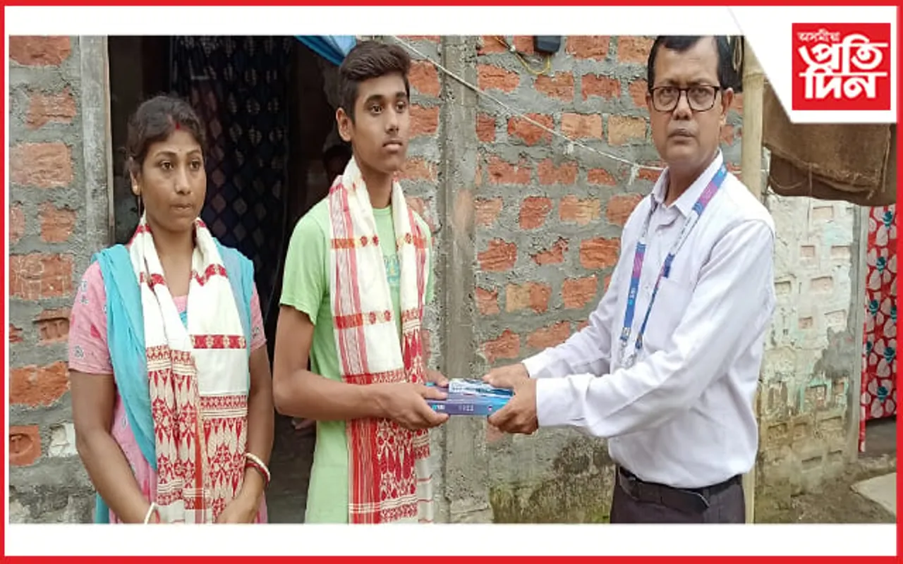 ঘৰ বুলিবলৈ এটা কোঠালি, এখন বিচনা, তাৰপাছতো ৫টা বিষয়ত লেটাৰ নম্বৰ লাভ ৰৌণিকৰ…