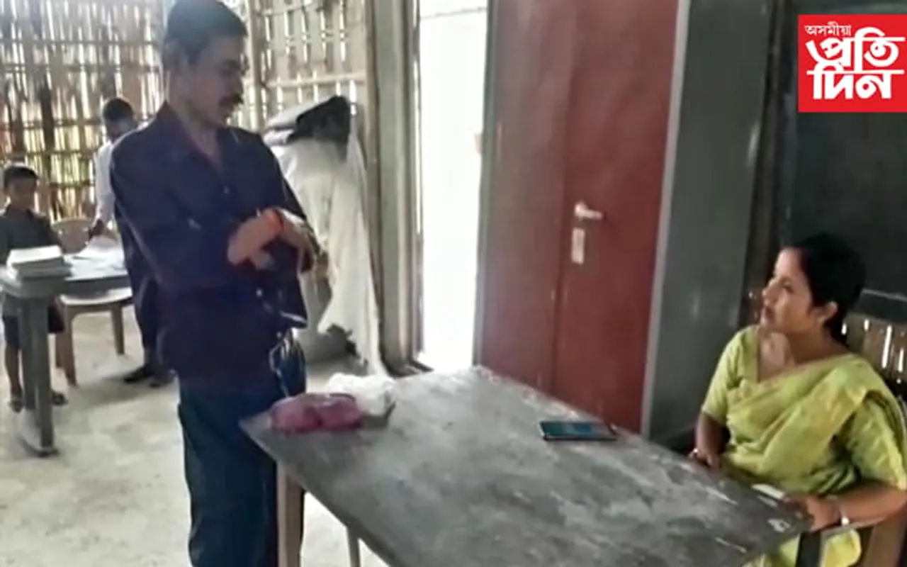 সুৰাৰ ৰাগীত মাতাল হৈ বিদ্যালয়লৈ অহা শিক্ষকক নিলম্বন…