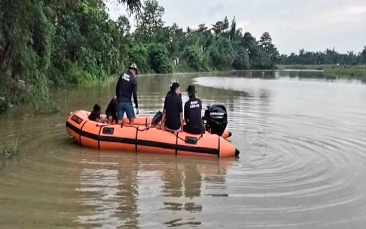 ৪ দিন ধৰি সন্ধান নাই কঢ়াৰ বুকুত সন্ধানহীন হোৱা  মিলন কুৰ্মীৰ …