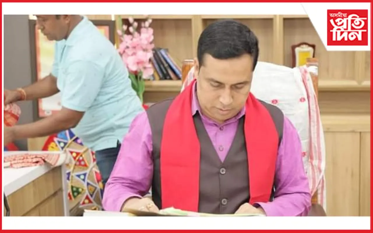 মন্ত্ৰী হিচাপে শপত গ্ৰহণৰ পাছত কাৰ্যালয়ত উপস্থিত জয়ন্ত মল্ল বৰুৱা…