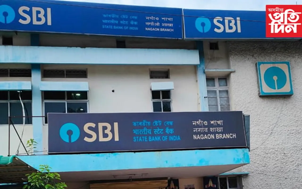 বেংকৰ পৰা ধন উলিয়াই নিয়াৰ পিছত ঠিকাদাৰৰ পৰা লুটিলে তিনি লাখ টকা…