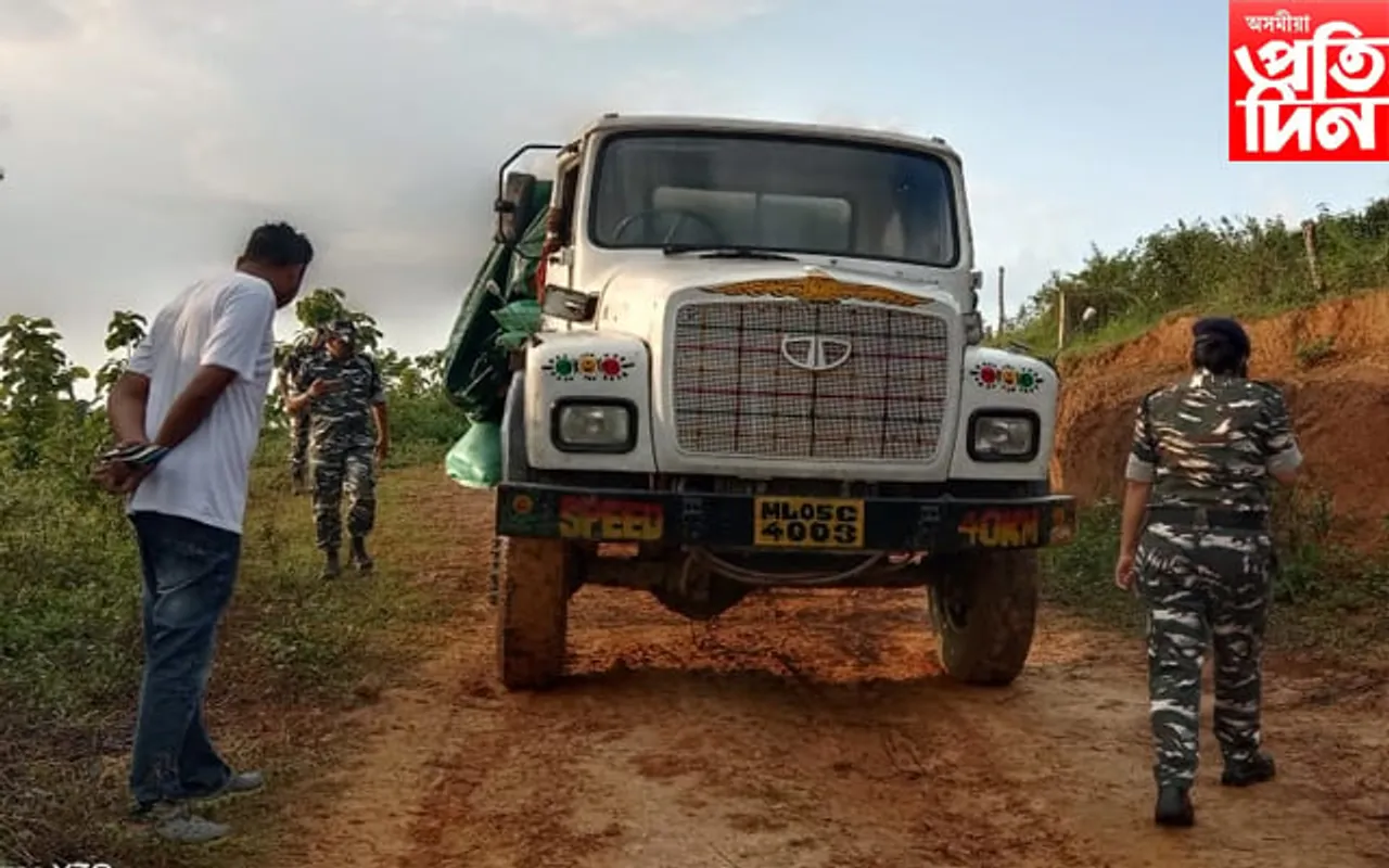 মেৰাপানীত জব্দ দুখন চোৰাং ইউৰিয়া ভৰ্তি ট্ৰাক,আটক ৮…