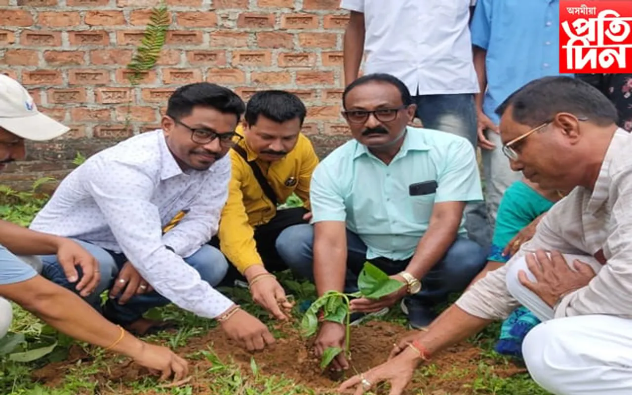 নগাঁও জিলা কৰ্মচাৰী পৰিষদৰ উদ্যোগত পৰিৱেশ দিৱস উদযাপন